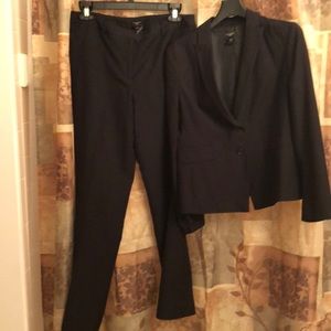 Like 🆕 Ann Taylor size 8p classic black suit